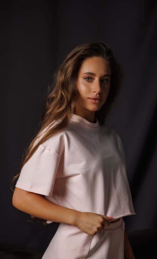 Білий кроп топ